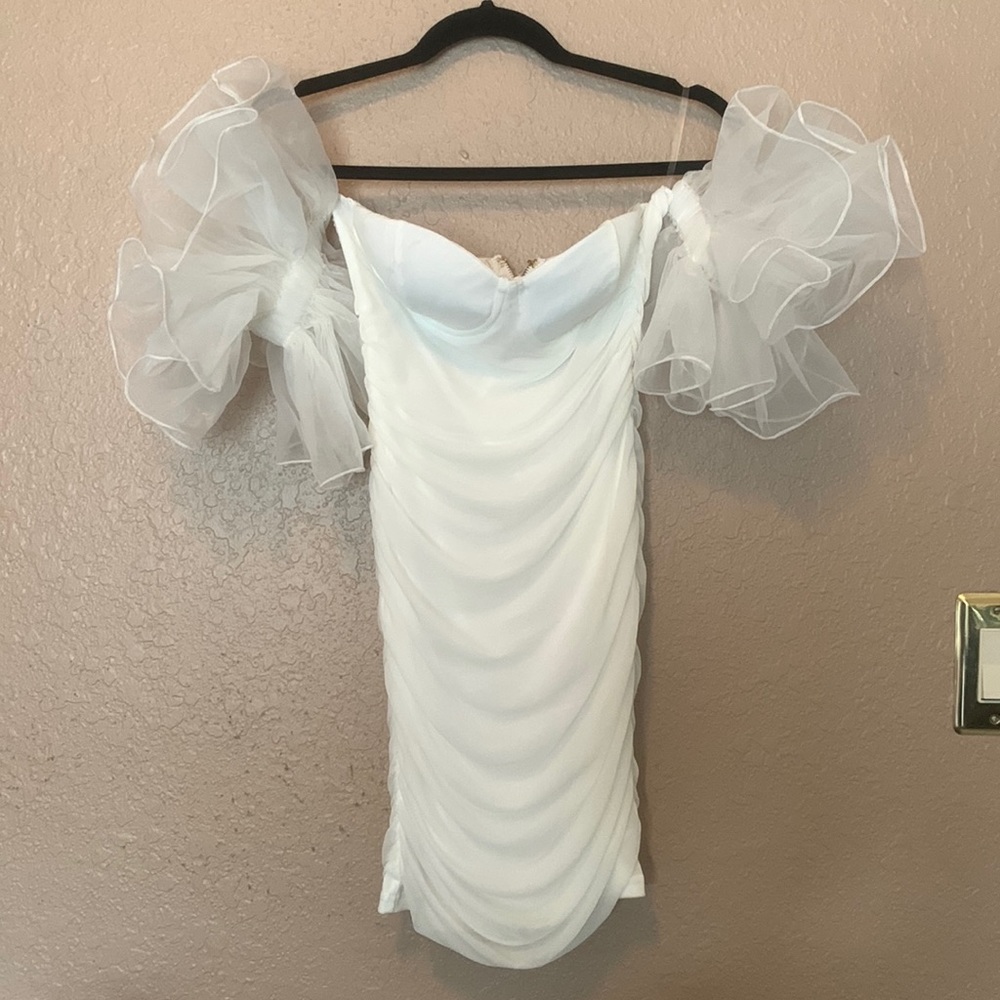 White Fashionnova dress, perfect for a night out!